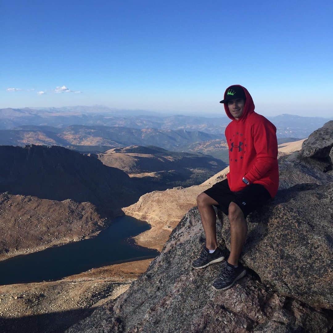 ジェイコブ・ダルトンのインスタグラム：「Keep climbing the mountain. Keep moving forward. Success just means not giving up.  #humpdaymotivation」