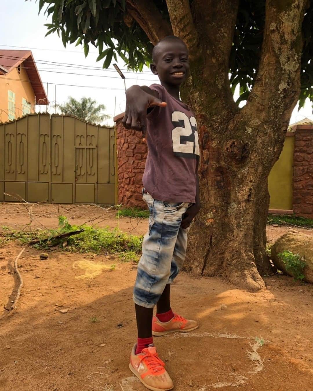 unicefさんのインスタグラム写真 - (unicefInstagram)「Elvis, 11, survived Ebola because his mother immediately took him to the hospital. Now, he’s back at school in Beni, DR Congo and wants to become a doctor. @unicefrdcongo is on the ground, helping to inform communities about how to protect themselves and their families against the deadly virus. With partners, we have trained dozens of local health workers, who go door-to-door to educate families in affected areas. Local radio stations and journalists also broadcast prevention messages to their listeners and readers. #ForEveryChild © UNICEF/mercado」7月4日 3時45分 - unicef