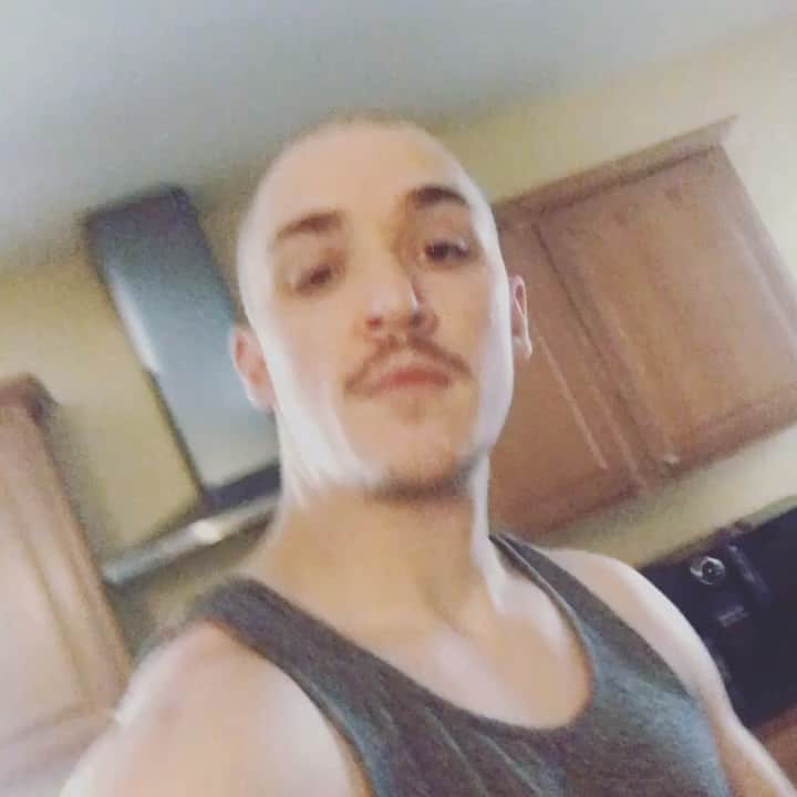 カイル・ガルナーのインスタグラム：「Just wanted to say thank you and that you guys rule :)」