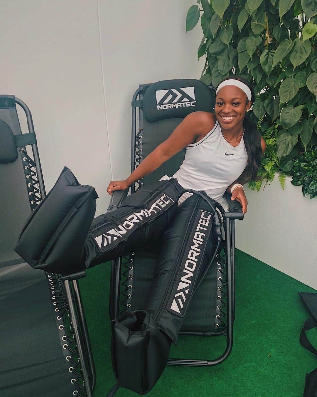 スローン・スティーブンスさんのインスタグラム写真 - (スローン・スティーブンスInstagram)「Practice day with a side of @ntrecovery - round 2️⃣ tomorrow! 💪🏾 #ad」7月4日 4時06分 - sloanestephens