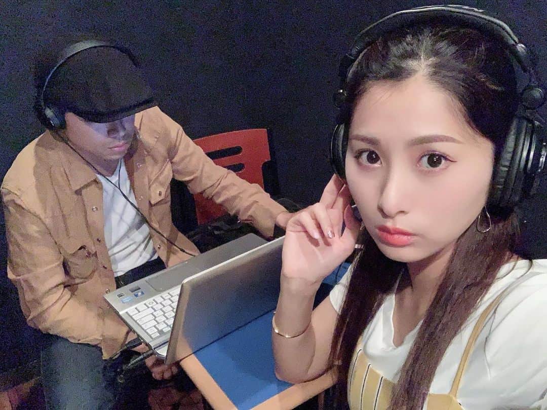のインスタグラム：「今日もBiscatsは スタジオにこもってます〜🎵 . 作業したり練習したり😌😌 . みんなも色々頑張ってねー🌸 . #biscats #thebiscats #ビスキャッツ #studio #sing #rockabilly #ロカビリー」