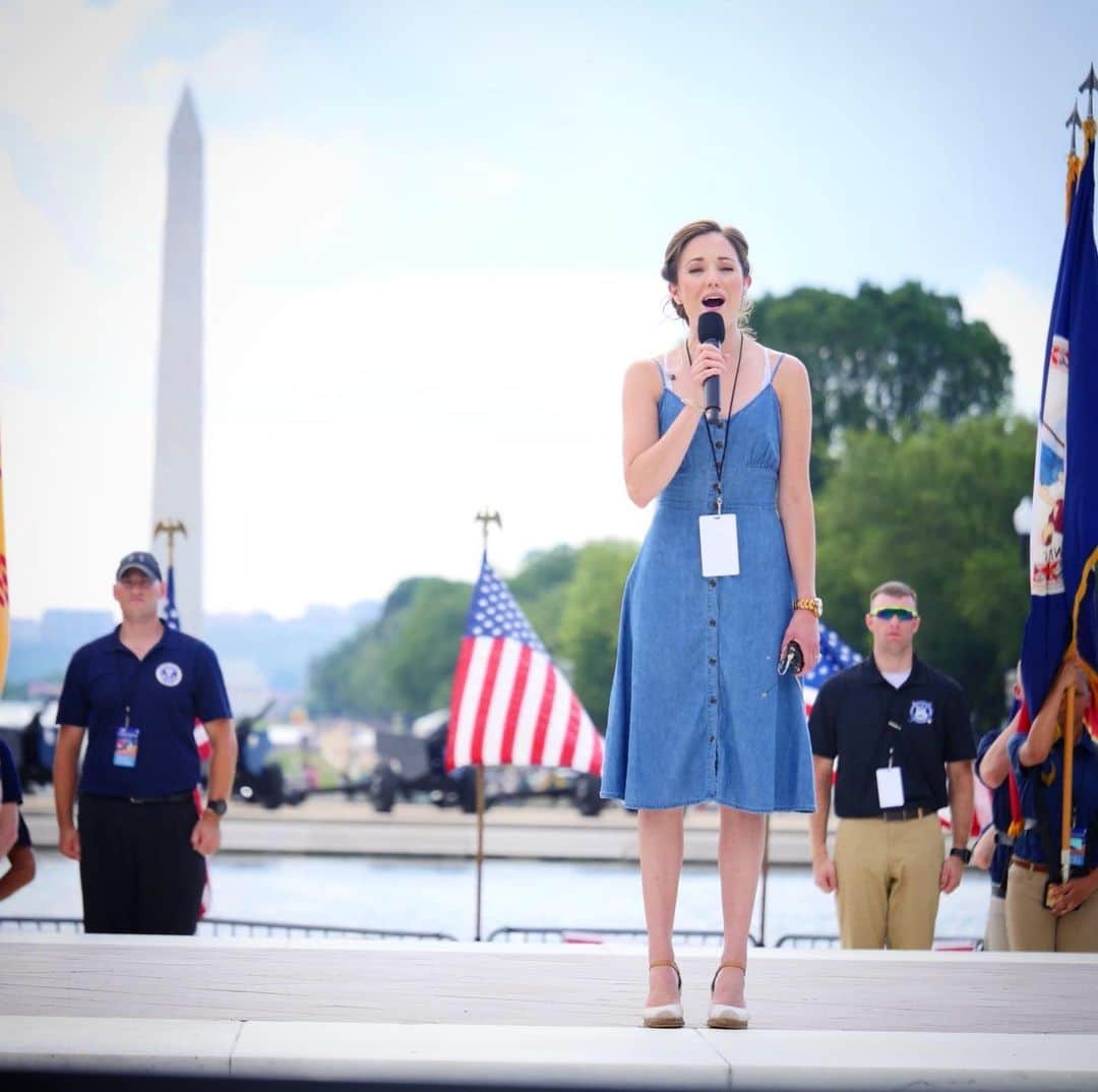 ローラ・オスさんのインスタグラム写真 - (ローラ・オスInstagram)「My very own Yankee Doodle band! So honored to be performing with the United States Army Band @usarmyband and the @nso_musicians this Independence Day. Tune in tonight for “A Capitol Fourth” @july4thPBS (8/7C), hosted by @johnstamos, featuring @vanessawilliamsofficial, @colbiecaillat, @lindseystirling, @vanessacarltonactual, @kealasettle, the @sesamestreet muppets, and more! @pbs」7月4日 14時03分 - lauraosnes