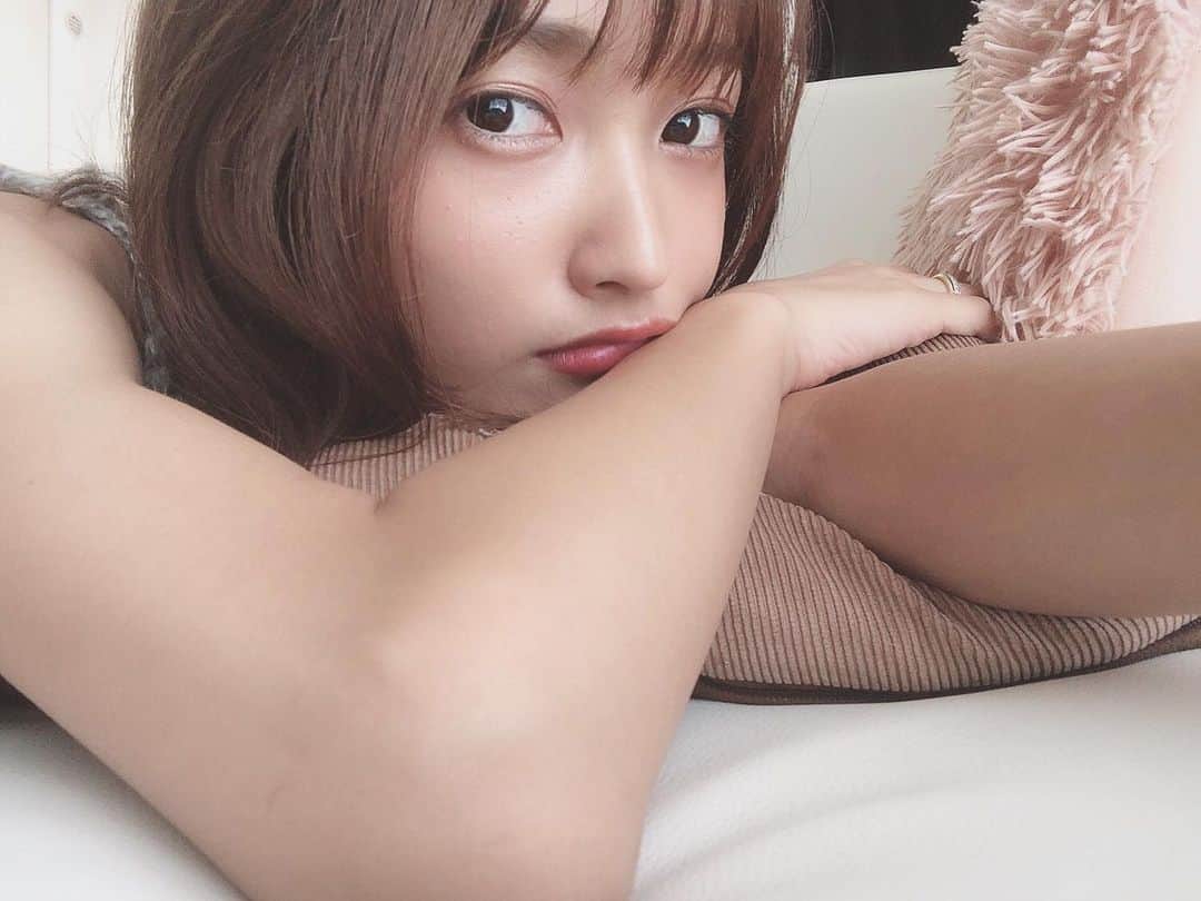 のインスタグラム：「昨日で26歳になったみたいです🤔大人すぎ🤔笑 DMくれた子ありがとう☺️見てるよ☺️」