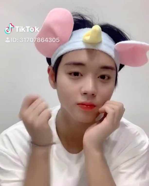 パク・ジフンのインスタグラム：「😚😎 #틱톡 #tiktok #반전 #윙깅이 #윙옵」