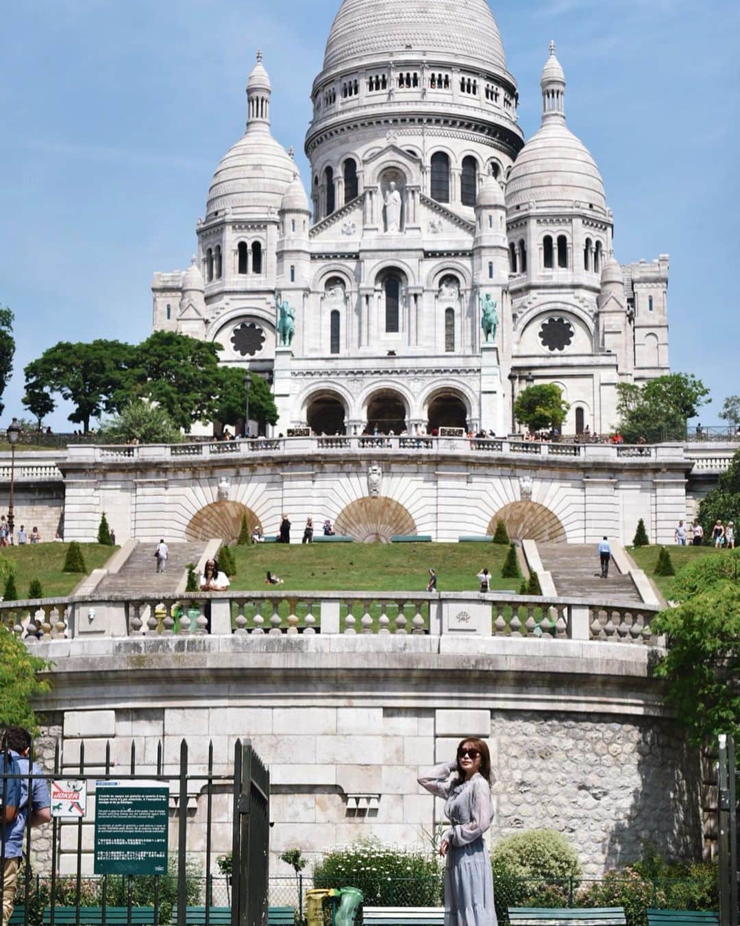 藤川沙弥のインスタグラム：「📍 Basilique du Sacré-Cœur﻿ ﻿ モンマルトルの丘にある﻿ サクレ・クール寺院へ⛪️﻿ ﻿ ﻿ ﻿ ﻿ ﻿」