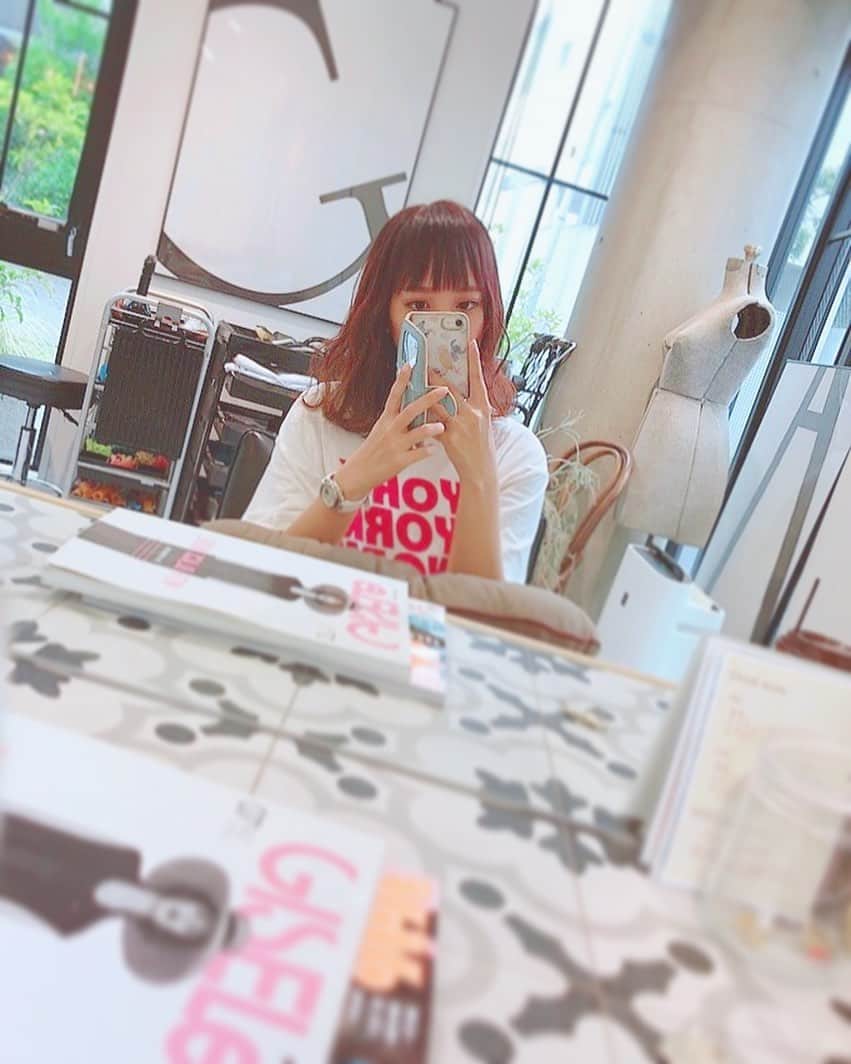 弘松芹香のインスタグラム：「かみきった！最高〜！！ . @gallica.hair  @asu1115 . . #hair #haircut #haircolor #hairstyle #hairsalongallica #美容院 #ヘアカット #ヘアカラー #表参道」