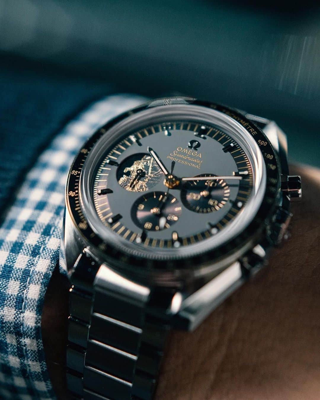 オメガさんのインスタグラム写真 - (オメガInstagram)「#Moonwatch Sharp suit - Great timepiece.」7月4日 14時08分 - omega