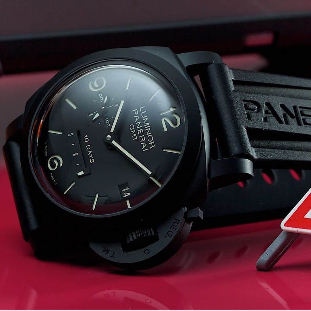 パネライさんのインスタグラム写真 - (パネライInstagram)「So damn beautiful!  The #Panerai #PAM335 10 day Ceramic GMT. pic by @panerai_sea #paneraicentral」7月4日 14時10分 - paneraicentral