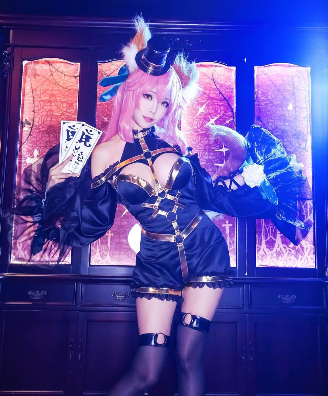 Elyさんのインスタグラム写真 - (ElyInstagram)「タマモマジシャン🖤 Magician Tamamonomae♥︎ #elycosplay #tamamonomae #コスプレ #fgo #fategrandorder #fategrandordercosplay #tamamonomaecosplay #cosplay #fateextra」7月4日 14時10分 - eeelyeee