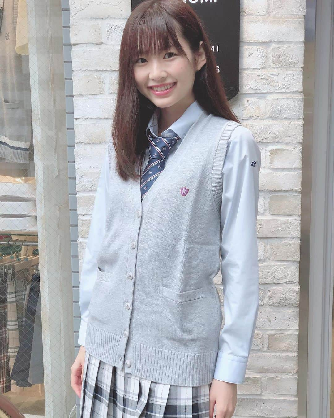 制服専門店CONOMiさんのインスタグラム写真 - (制服専門店CONOMiInstagram)「新作の長袖ボタンダウンシャツが 入荷しました♥️﻿﻿♪ ポッケも付いていたり 襟にボタンも付いています✨ ﻿ モデル(@yabusaya0928 ) 身長→170cm﻿﻿ ⭐️着用サイズ﻿﻿ 長袖シャツ→M ベスト→M ﻿ ﻿ ﻿ 長袖(ボタンダウン)シャツ→¥5200 ネクタイ→¥1900﻿﻿ スカート¥9800﻿﻿ ベスト→¥5200 ⚠️全て税抜きの金額です✨✨﻿﻿ ﻿ ﻿ #CONOMi#制服#お洒落#写真#photo#カメラ#fashion#code#スカート#skirt#可愛い#高校生#jk#ポートレート#清楚#highschool#school#ボタンダウンシャツ#モデル#アイドル#雑誌#ドラマ#ベスト#テレビ#モデル撮影#교복#아이돌#모델#model」7月4日 14時47分 - conomi_official