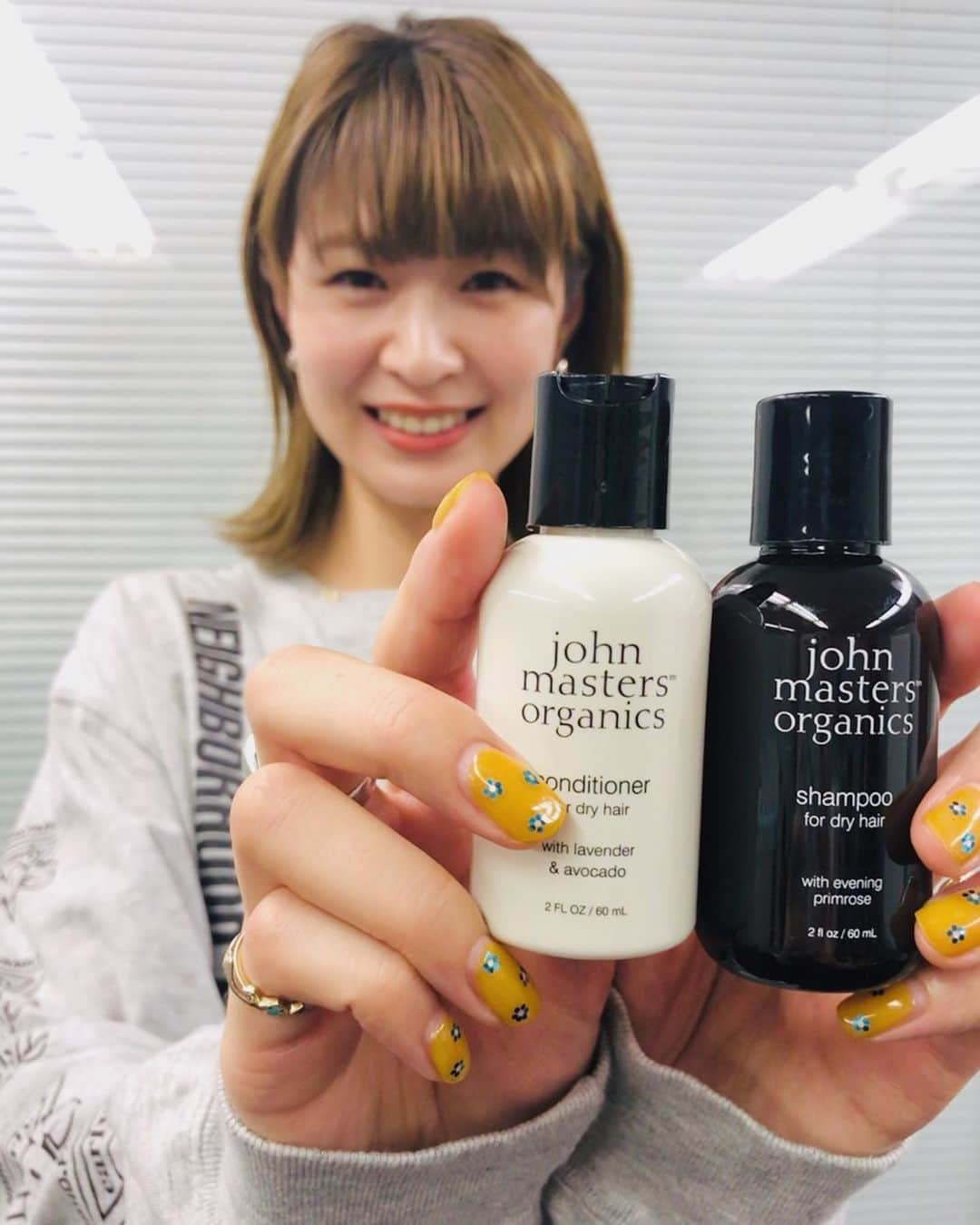 木村沙織さんのインスタグラム写真 - (木村沙織Instagram)「. voce8月号の特別版付録が @johnmastersorganics_japan のシャンプー&コンディショナーセット🧴 . どー考えてもお得すぎるので 即買いです🤭💓 . . #voce #vocest! #johnmastersorganics」7月4日 14時40分 - saoriiiii819