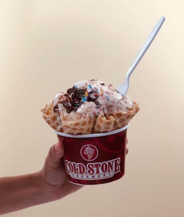 のインスタグラム：「You can’t go wrong with our Birthday Cake Remix™ Creation™ 🎉 Our delicious Cake Batter Ice Cream® with Rainbow Sprinkles, Brownie and Fudge 😋」