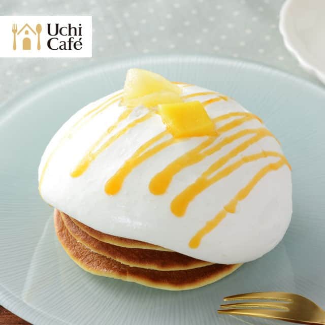 のインスタグラム：「新発売の「ココナッツミルククリームのパンケーキ」です♪しっとりもっちりとしたパンケーキでおやつにしませんか(^^) #ローソン #ウチカフェ #ローソンスイーツ #LAWSON #パンケーキ #ココナッツ #おやつ #スイーツ #uchicafe #pancake #coconut #dessert #sweets #japanesefood #instagood #foodstagram #foodpics」