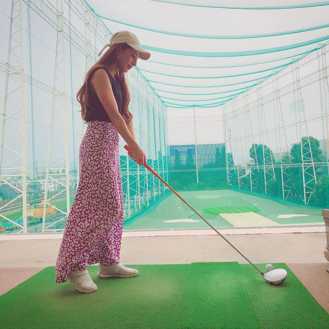 のインスタグラム：「久々のゴルフ🏌️‍♀️🏌️‍♀️ いろいろ忘れてて、初めから… それでも、やっぱり楽しいなぁ  #golf #instagood #sports #ootd #photooftheday #photography #fun #golfisfun #ゴルフ #ゴルフ女子 #打ちっ放し #練習 #コースまわりたい #午後休 #息抜き」