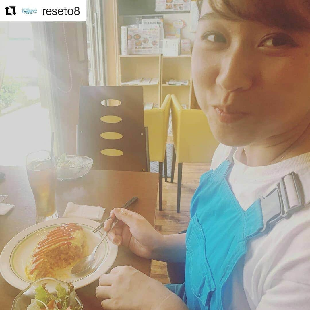 岡山放送さんのインスタグラム写真 - (岡山放送Instagram)「#Repost @reseto8 (@get_repost) ・・・ ロケの合間のお楽しみ🍴 食べてる時､本当に幸せそうな顔になる矢野アナ🤤 伸びシロは多く､まだまだ成長中！ この日､撮影したのは #サザエさん×#OHK#環境キャンペーン Re:SETO 7/27(土)ごご3時から放送です！  #矢野みなみ #リセット #ランチタイム #この後爆睡タイム #オムライス #幸せ顔 #岡山放送 #8ch」7月4日 7時29分 - ohk_official