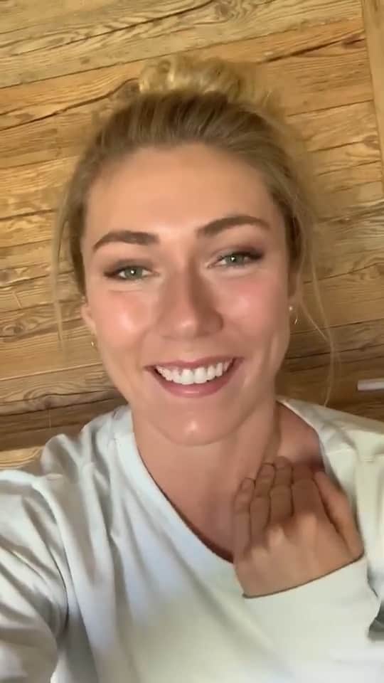 ミカエラ・シフリンのインスタグラム：「Hi!! 👋👋👋 Tried to do a Facebook Live Q&A to answer some of your questions but had some technical difficulties, seeing as though the Internet was on a hiatus. Sorry!! 😬😬😬 I know it’s not quite the same, but I answered some of your questions so head over to Facebook to check out the full vid...」