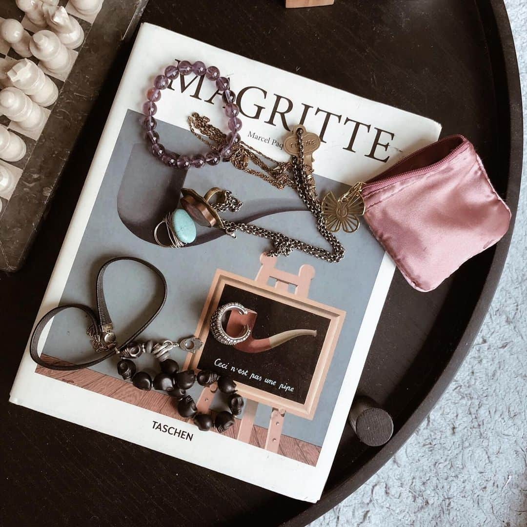 ケイティ・キャシディさんのインスタグラム写真 - (ケイティ・キャシディInstagram)「A few pieces I’ve collected and love! Every piece has a story - I swear by my amethyst bracelet… 🙌🏼」7月4日 7時35分 - katiecassidy