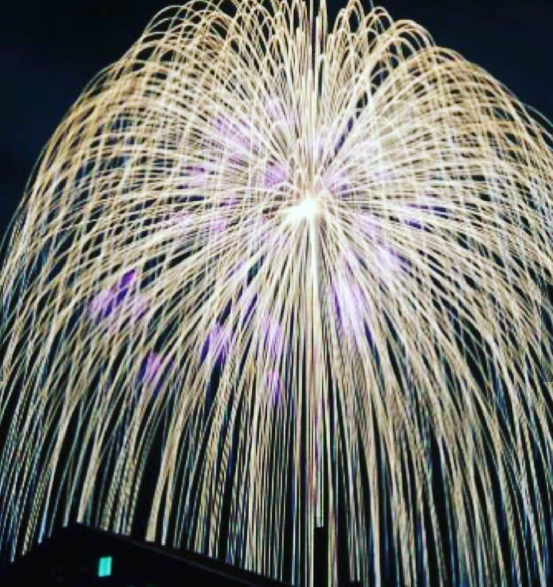ブレア・オニールさんのインスタグラム写真 - (ブレア・オニールInstagram)「🇺🇸 💙🇺🇸💋What’s your favorite Fourth of July Firework⁉️🚨Swipe right to see mine!!! • #fireworks #brocade✨ #redwhiteblue #happy4th #happy4thofjuly」7月4日 8時04分 - blaironealgolf