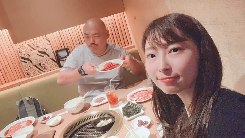 クロちゃんさんのインスタグラム写真 - (クロちゃんInstagram)「昨日の夜は お肉大好き、まさにゃさんの不信感を取り除くために約束の焼肉に行ってきたしんよー！！ これでまた、マブダチに戻れるはずだしん♪  素直な、まさにゃにはいつも笑わせてもらってますしんよーw  #約束の地 #焼肉 #マブダチ #まさにゃ #大矢真那 #クロちゃん #シンシンも食べたしん」7月4日 7時56分 - kurochandesuwawa