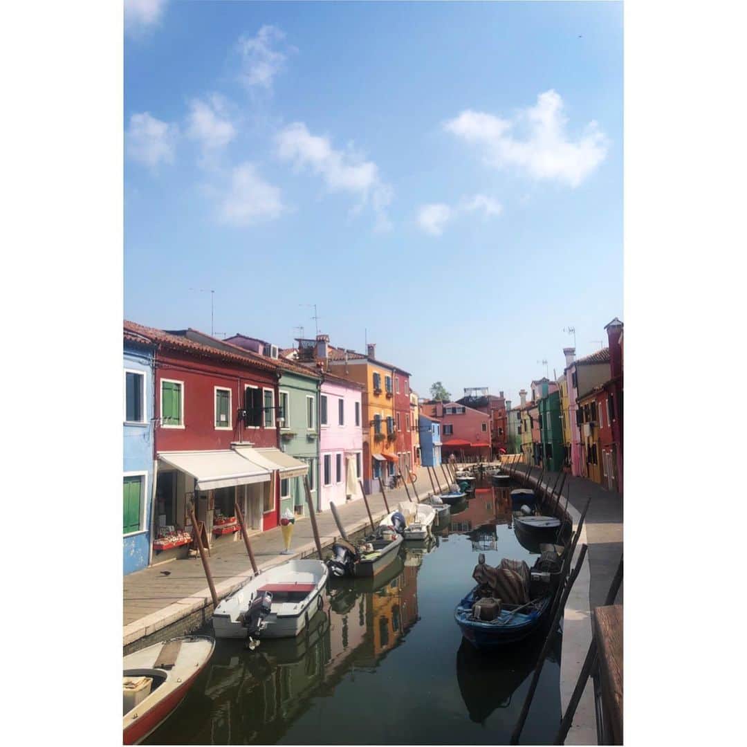 ジンジョー・リーのインスタグラム：「Lovely Burano.」