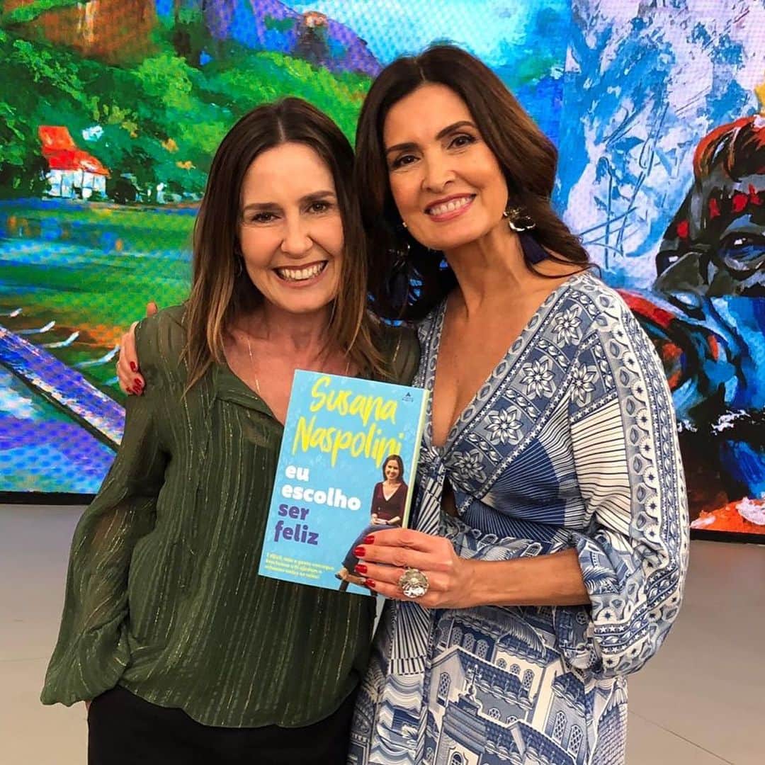 ファチマ・ベルナルデスのインスタグラム：「Que sorte a minha. Num mesmo #encontrocomfatima receber duas mulheres incríveis pra falar dos livros que acabaram de lançar. @susananaspolini contou sua vitória sobre o câncer e como o otimismo e a fé foram fundamentais. E @miriangoldenberg apresentou uma nova pesquisa em que relaciona felicidade com liberdade. E garante que isso é muito mais possivel depois dos 50. #euescolhoserfeliz #liberdade,felicidadeef&da-se!」
