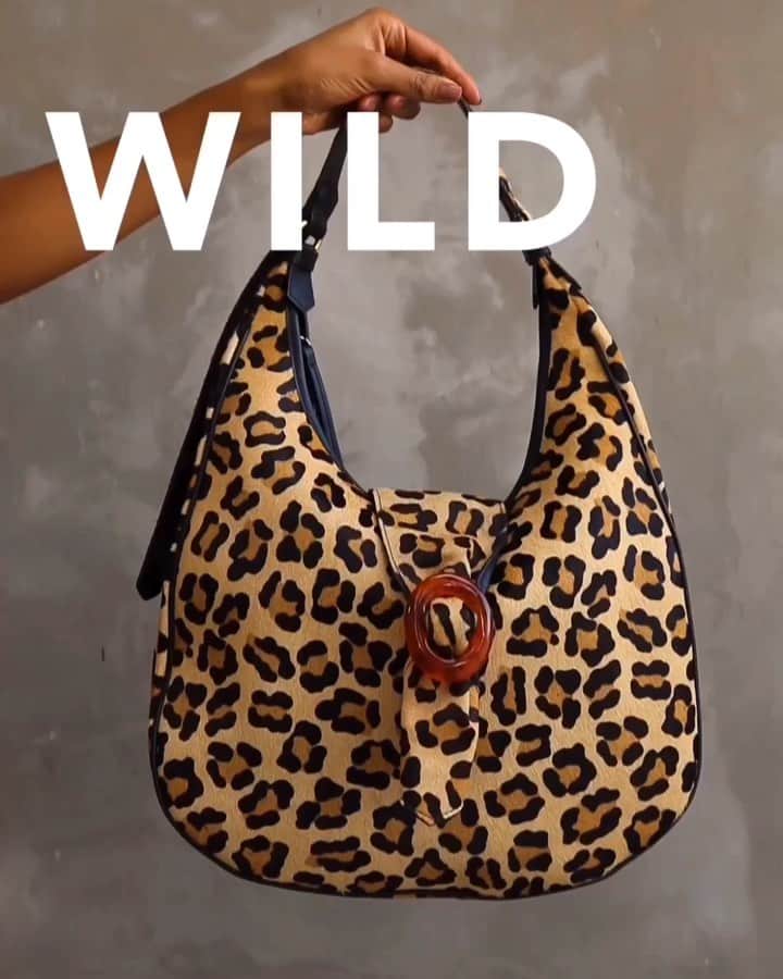 Schutzのインスタグラム：「WILD AND FREE 💛 #schutzhandbags #schutzresort」