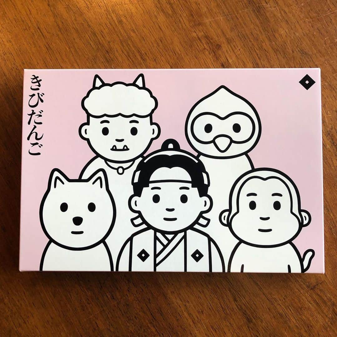 ひうらさとるのインスタグラム：「イラストレーターのnoritakeくんがパッケージを描いている廣榮堂さんのきびだんご。美味しい、かわいいです。 #noritake  #廣榮堂のきびだんご」