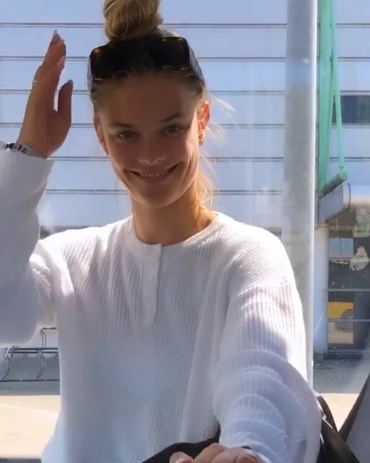 ニーナ・アグダルのインスタグラム：「Mood for this long weekend 👍」