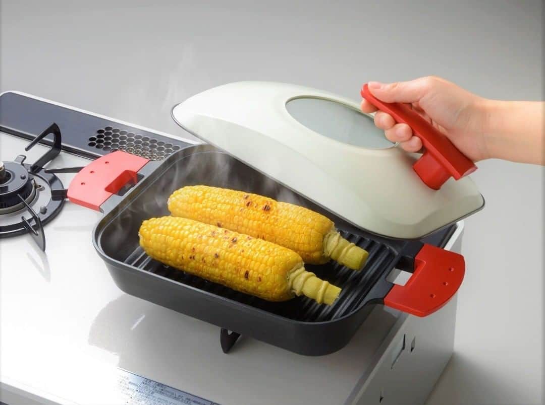 UchiCookさんのインスタグラム写真 - (UchiCookInstagram)「Grilling corn on the cob is one of the easiest and most delicious ways to cook corn. But have you ever tried Steaming + Grilling at the same time?  The Uchicook's steaming feature can prevent nutrients from diminishing while the grilling feature gives that delicious char allowing you to reap all of its nutritional benefits while still getting a fantastic flavor.  A perfect summer treat! 🌽 www.uchicook.com/shop -- #uchicook #steamgrill #easyrecipes #fastrecipes #cookware #kitchenware #instagood #foodstagram #kitchenutensils #cornonthecob」7月4日 8時45分 - uchicook