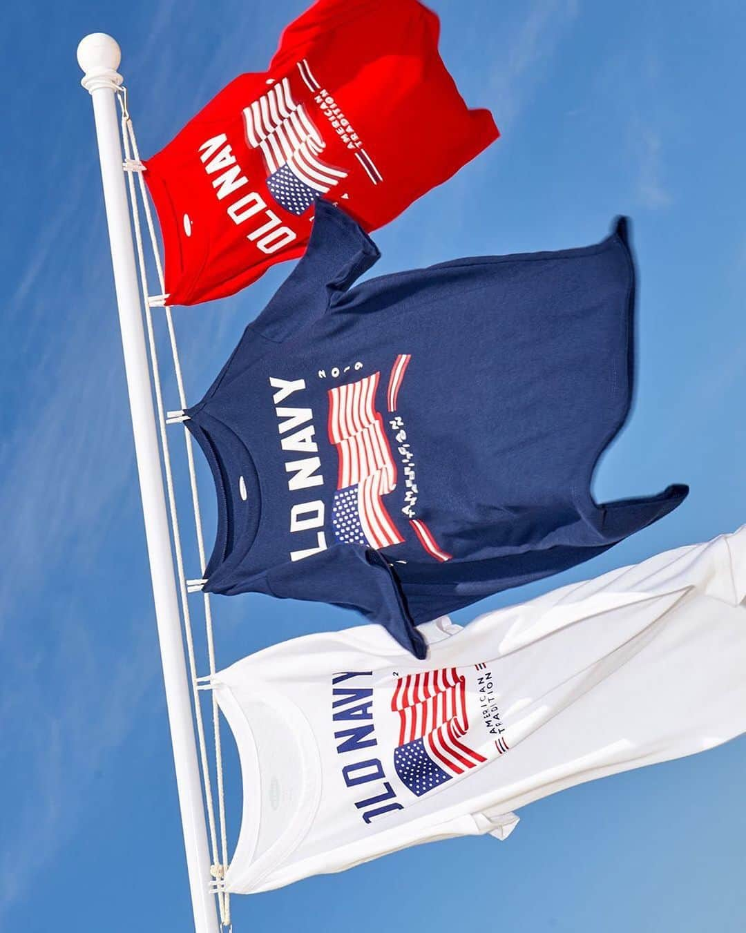 Old Navyさんのインスタグラム写真 - (Old NavyInstagram)「flag tees – making them a thing for 25 years . #oldnavystyle」7月4日 9時01分 - oldnavy