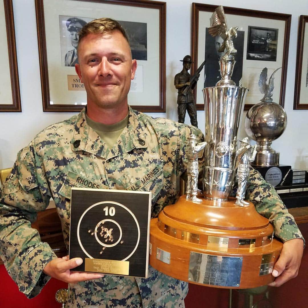 アメリカ海兵隊さんのインスタグラム写真 - (アメリカ海兵隊Instagram)「SSgt. Daniel Rhodes, a member the @usmcshootingteam, won the Inter-Service Marine Corps Match and set a new Inter-Service Rifle Match Record with a perfect 200 points and 15X's.  The previous match record of 200-14X was set in 2017 and this was the first time a Marine won the match since 2004. Ooh-Rah, Marine!  #USMC #Compete #ShootingCompetition #Record #News #Rah #SemperFi」7月4日 9時04分 - marines