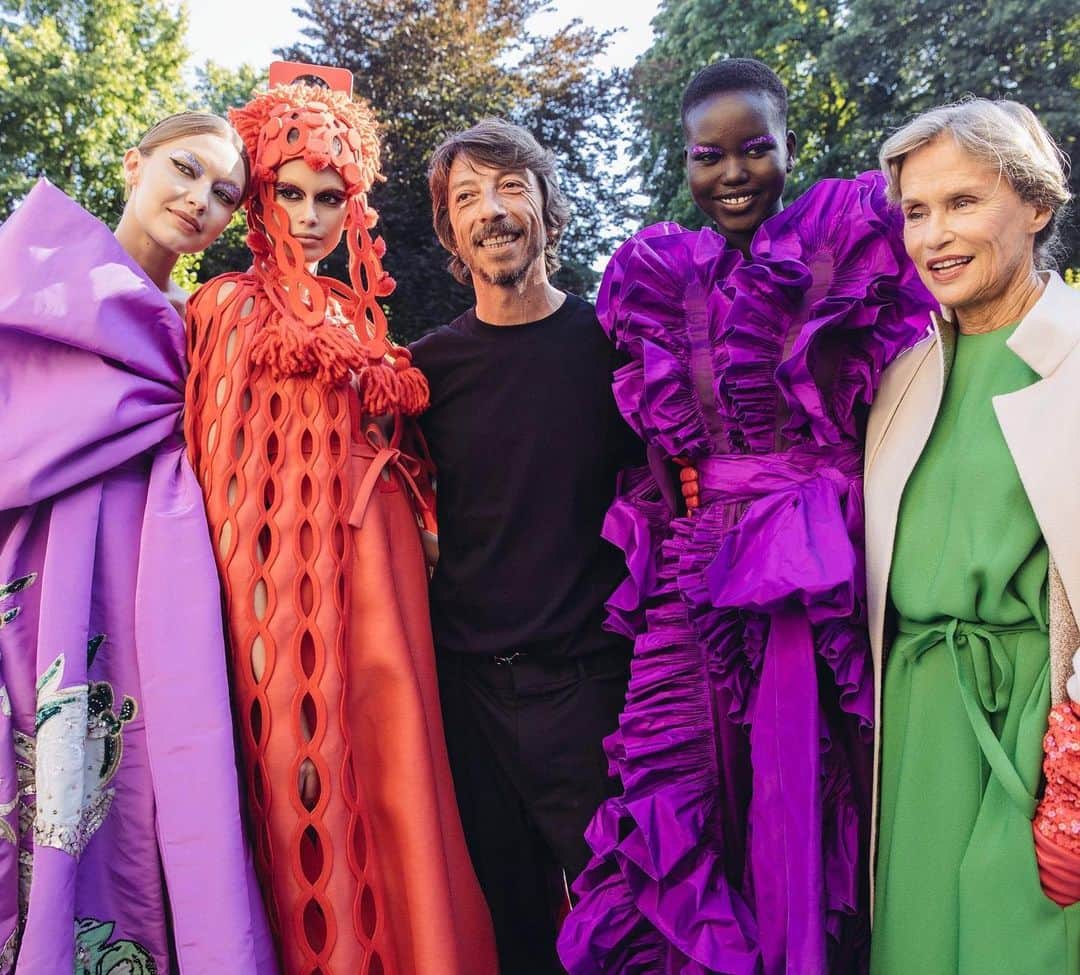 Vogueさんのインスタグラム写真 - (VogueInstagram)「@maisonvalentino’s @pppiccioli is the couture designer who matters most in 2019. His Spring show, with its irrepressible color and diverse casting—he asked the rhetorical question, “What if Cecil Beaton’s famous photograph of Charles James dresses could be with black women?”—set a new template for collections with a conscience. Tap the link in bio to see every look of the Fall 2019 Couture show he presented today in Paris. Photographed by @coreytenold」7月4日 9時04分 - voguemagazine