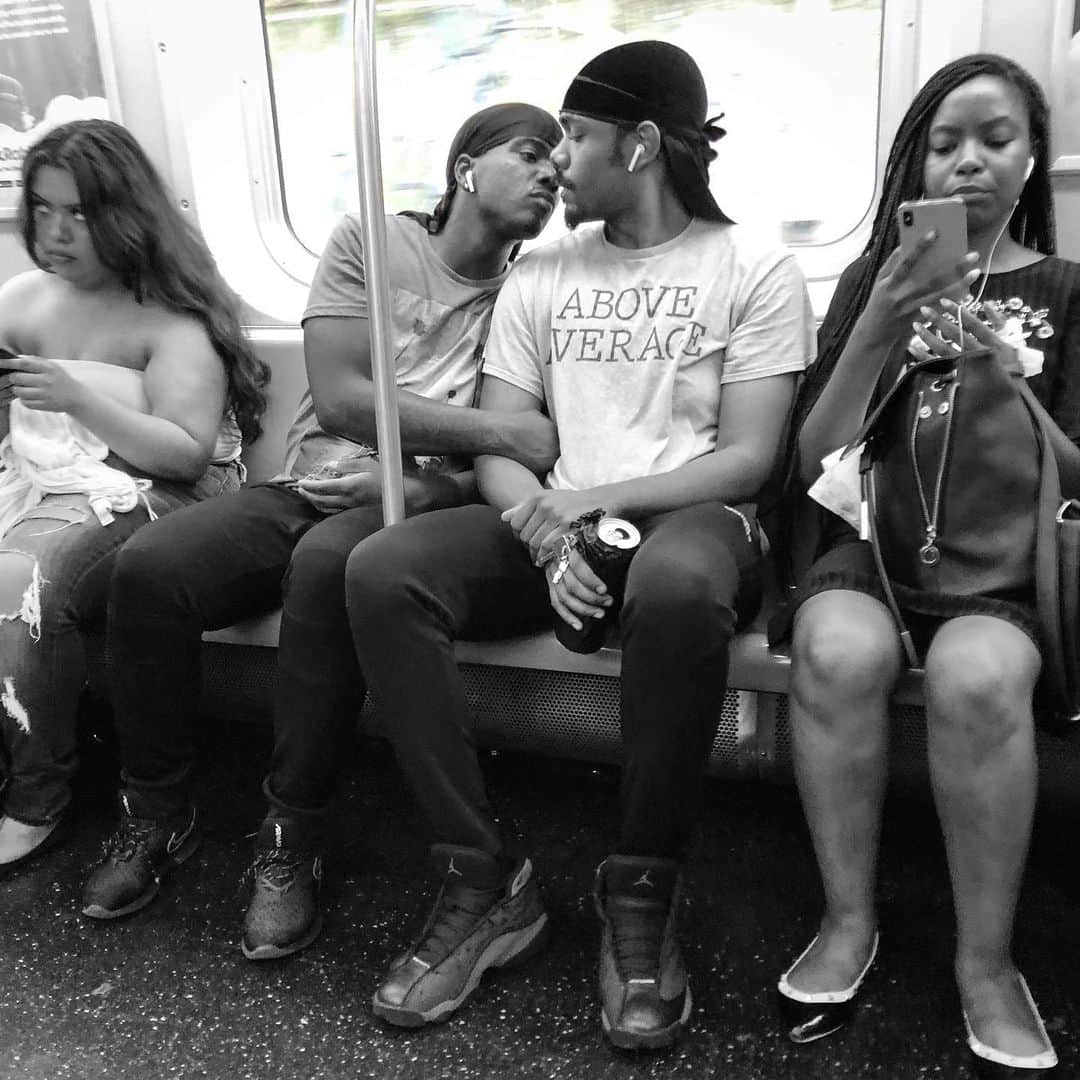 スコット・ローウェルさんのインスタグラム写真 - (スコット・ローウェルInstagram)「Above Average . #pride🌈  #loveislove  #subway #streetphotography #shotoniphone #subwayseries #mta #nycsubway #nycstreetphotography #documentaryphotography #streetphotography_bw #storyofthestreets #life_is_street  #candidphotography #blackandwhite #blackandwhitephoto #blackandwhitephotography #bnw  #bnwsubway #picoftheday #instablackandwhite #colorsplash #solitarycrowd #bnwcolor #streetphotography #street_photographer #streets_storytelling」7月4日 9時09分 - scolo222