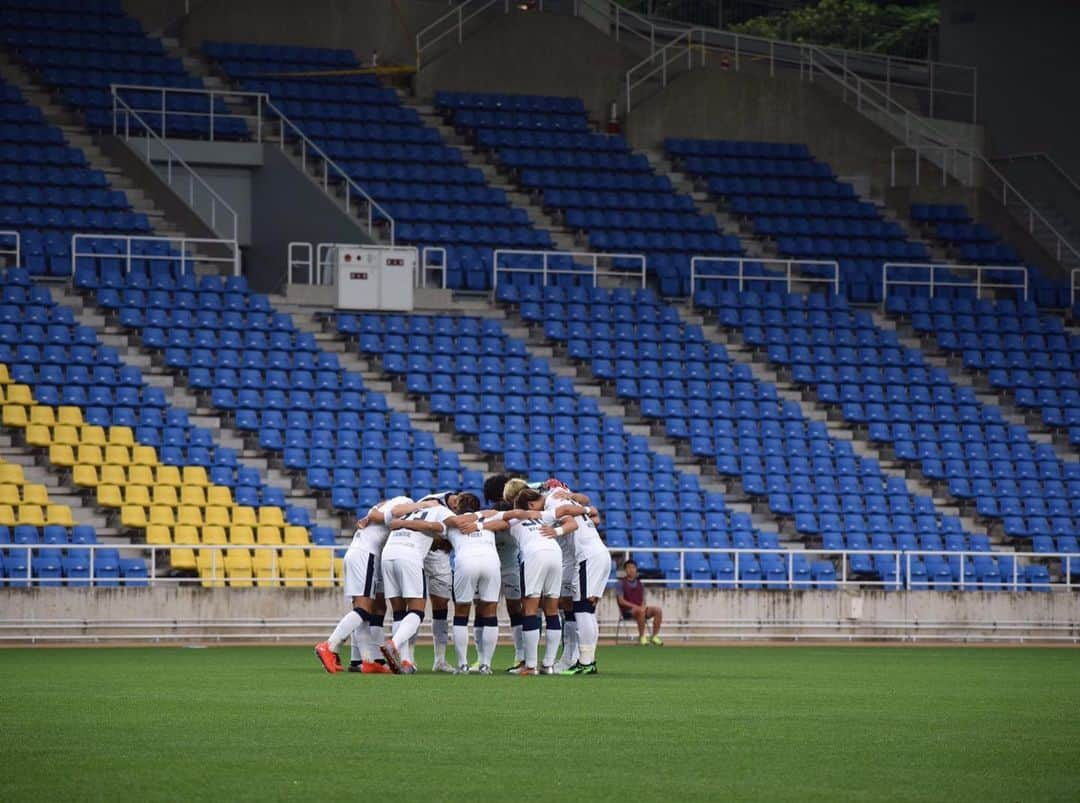 堤俊輔さんのインスタグラム写真 - (堤俊輔Instagram)「天皇杯 vs福岡  試合結果 1-2。  敗戦。  今まで出場が少なかったメンバーで挑んだ試合。 延長までいき、足がつる選手が続出したりしたけど120分間必死に戦っていたと思う。 でも結果が大事なのでそこは反省しもっと勝ちにこだわってやっていきます！  良いところを出せていた部分もあったけど、思い通りにいかないことの方が多かった。 これからのリーグ戦の試合は選手一人一人がチームの底上げをしていかないといけないと思うのでもっともっと練習から試合のイメージをしながら練習に励んでいきたいと思います。  福岡まで応援に来てくれたサポーターの皆さん、ありがとうございました🙇‍♂️ #サッカー  #Jリーグ  #鹿児島ユナイテッドFC #鹿児島 #soccer  #jleague  #kagoshimaunitedfc #kagoshima #堤俊輔  #ツツスタグラム  #チェストー！ #勝手に鹿児島大使 #天皇杯 #vs福岡 #応援ありがとうございました」7月4日 9時11分 - shunsuketsutsumi.19