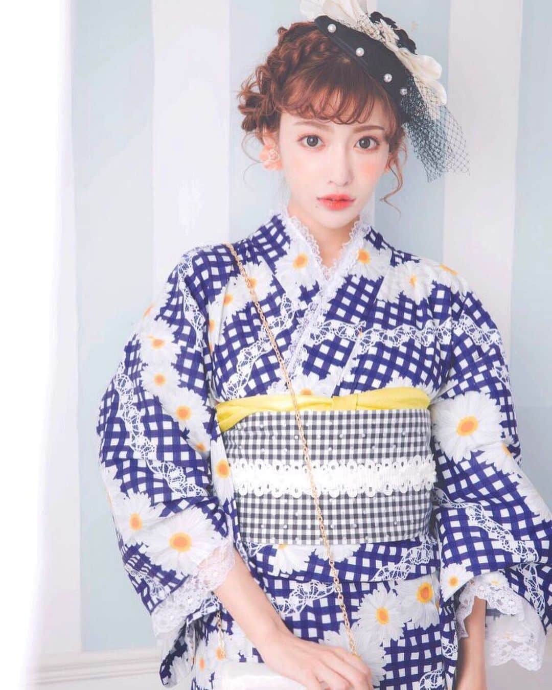 明日花キララのインスタグラム：「今年の浴衣は全て完売致しました👘💛 皆さまいつもたくさんのご注文本当にありがとうございます🥺🥺 ずーっと浴衣を作ってみたかったのでとても幸せでした🐣 . 尚、水着の再販スケジュールに関してですが、 大変お待たせしました！！！ ⚠️明日の7／5(金)に再販開始の予定で進めておりますので確定情報のご報告までもう少しだけお待ち頂ければ幸いです... . ツイッターやこちらでも告知しますので宜しくお願い致します💭📣❤︎」