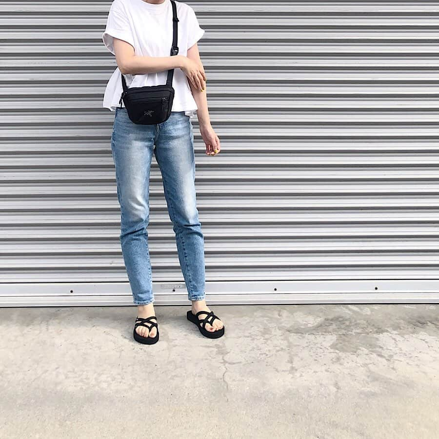 えりんこさんのインスタグラム写真 - (えりんこInstagram)「tops/ @clane_official  denim/ @redcardtokyo  bag/ @arcteryx  shoes/ @teva」7月4日 9時21分 - erinco_____