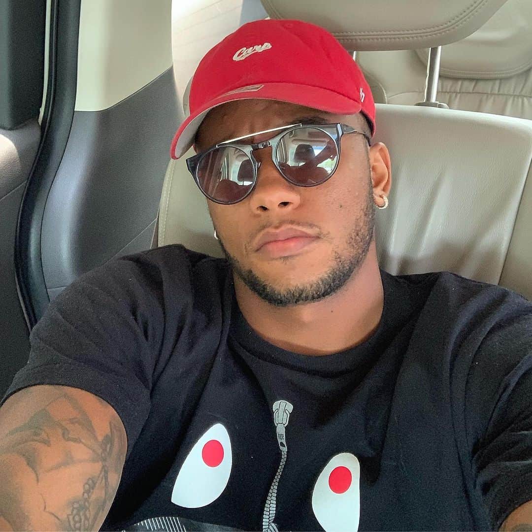 ラファエル・ダ・シルバのインスタグラム：「Plantar, uma arte difícil pra quem só gosta de colher! #RS9 #crazylife」