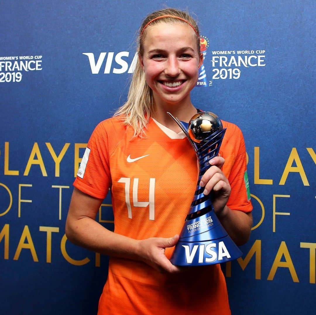 FIFAワールドカップさんのインスタグラム写真 - (FIFAワールドカップInstagram)「Congratulations to 🇳🇱 @jackie_groenen_14! The #PlayeroftheMatch presented by Visa for #NEDSWE! #FIFAWWC」7月4日 9時34分 - fifaworldcup