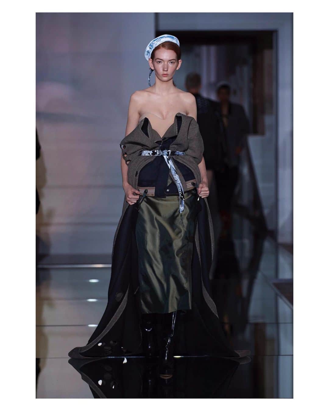 Maison Margielaさんのインスタグラム写真 - (Maison MargielaInstagram)「Brown wool supersized trousers cut into a strapless dress with hand-cut holes worn over a nude corset. Black box leather boots and a blue painted beret. Look 5 from Artisanal Co-ed Collection AW19 designed by @JGalliano #MaisonMargiela」7月4日 15時09分 - maisonmargiela