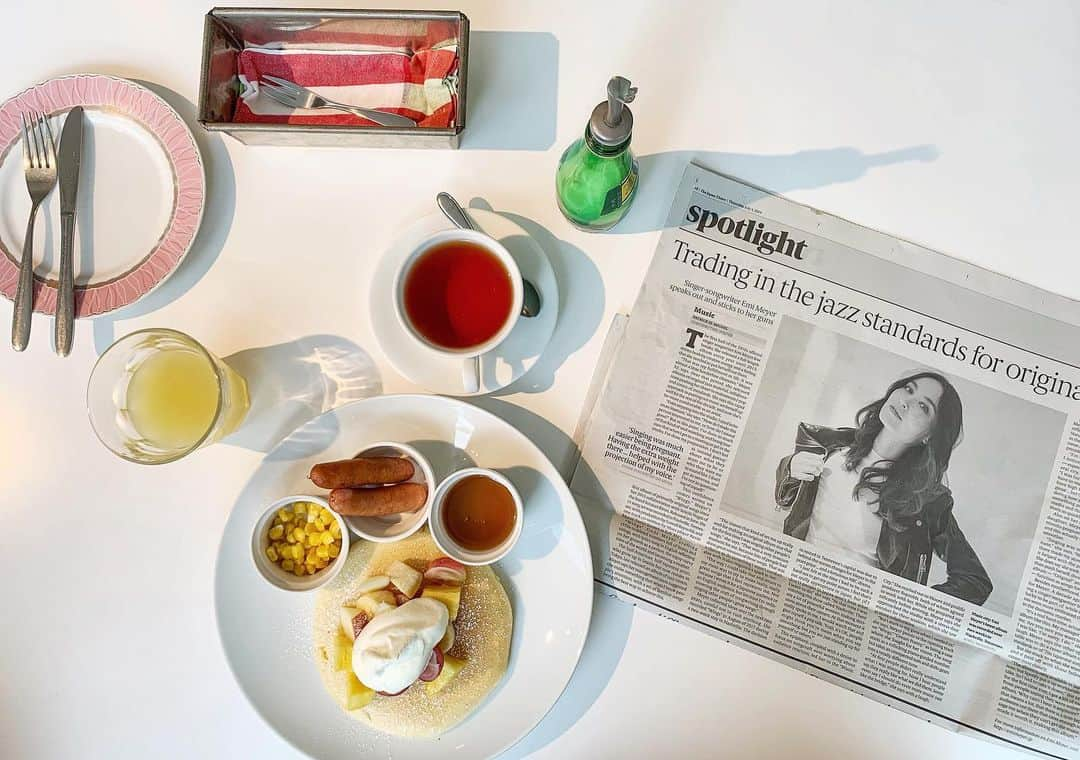 エミ・マイヤーさんのインスタグラム写真 - (エミ・マイヤーInstagram)「Thank you @thejapantimes for a wonderful spread this morning. I spoke about recording in Nashville with @kebmomusic and at @theblackbirdstudio 今朝の#ジャパンタイムズ です❣️」7月4日 10時15分 - emimeyer