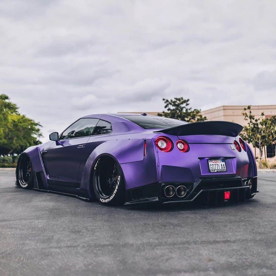 CarsWithoutLimitsさんのインスタグラム写真 - (CarsWithoutLimitsInstagram)「Widebody GTR Exhaust by @gthaus  Global Distributor for #Meisterschaft Contact @gthaus today for your car #carswithoutlimits #gthaus #nissan #gtr  Owner @jay_garcia_  @johnnxxts」7月4日 10時17分 - carswithoutlimits