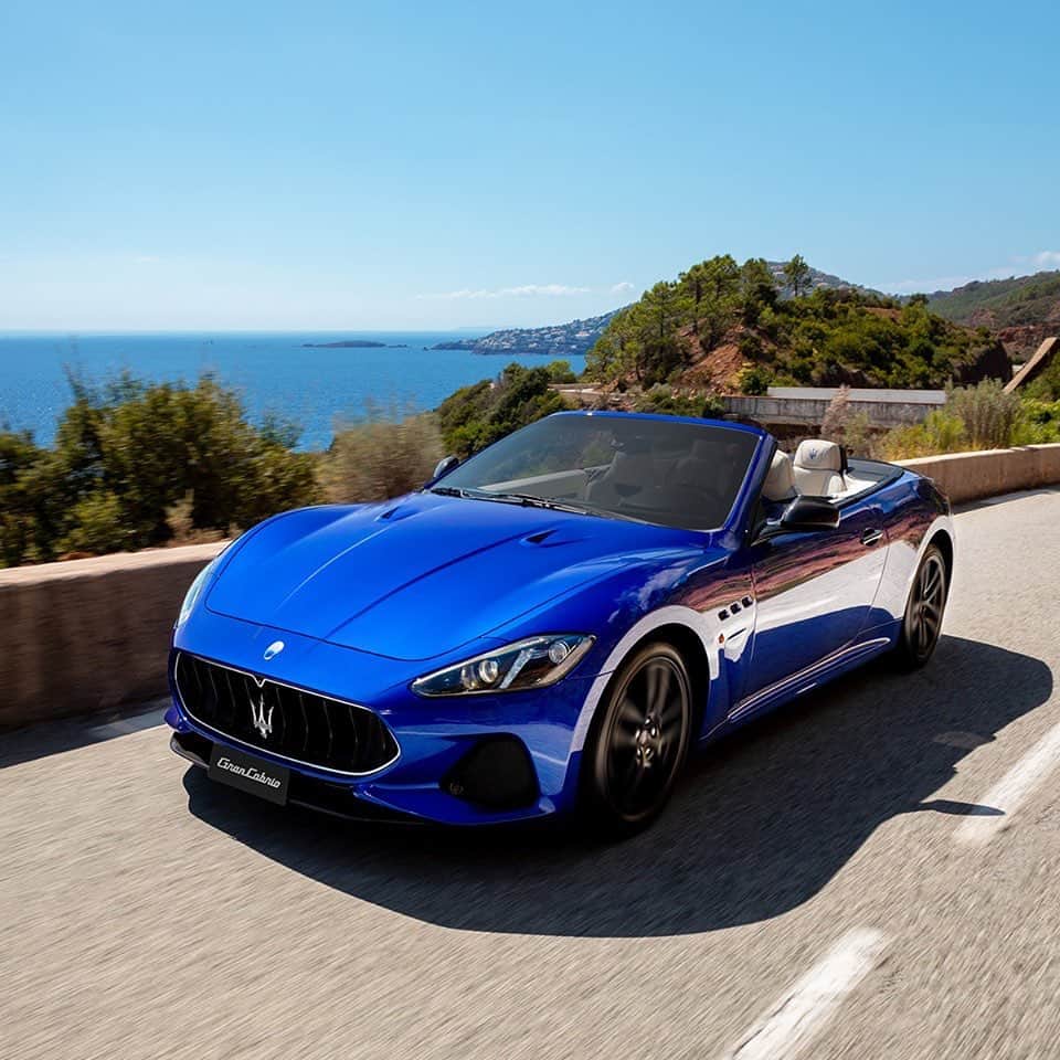 Maserati Japan | マセラティ ジャパンのインスタグラム：「マセラティ独自のドライビングフィールと合わせて、オープンカーならではの開放感を体感できるグランカブリオ。潮風の中のオープンドライブは新しい感性を呼び起こします。 #Maserati #マセラティ  #MaseratiJapan #マセラティジャパン #GranCabrio」