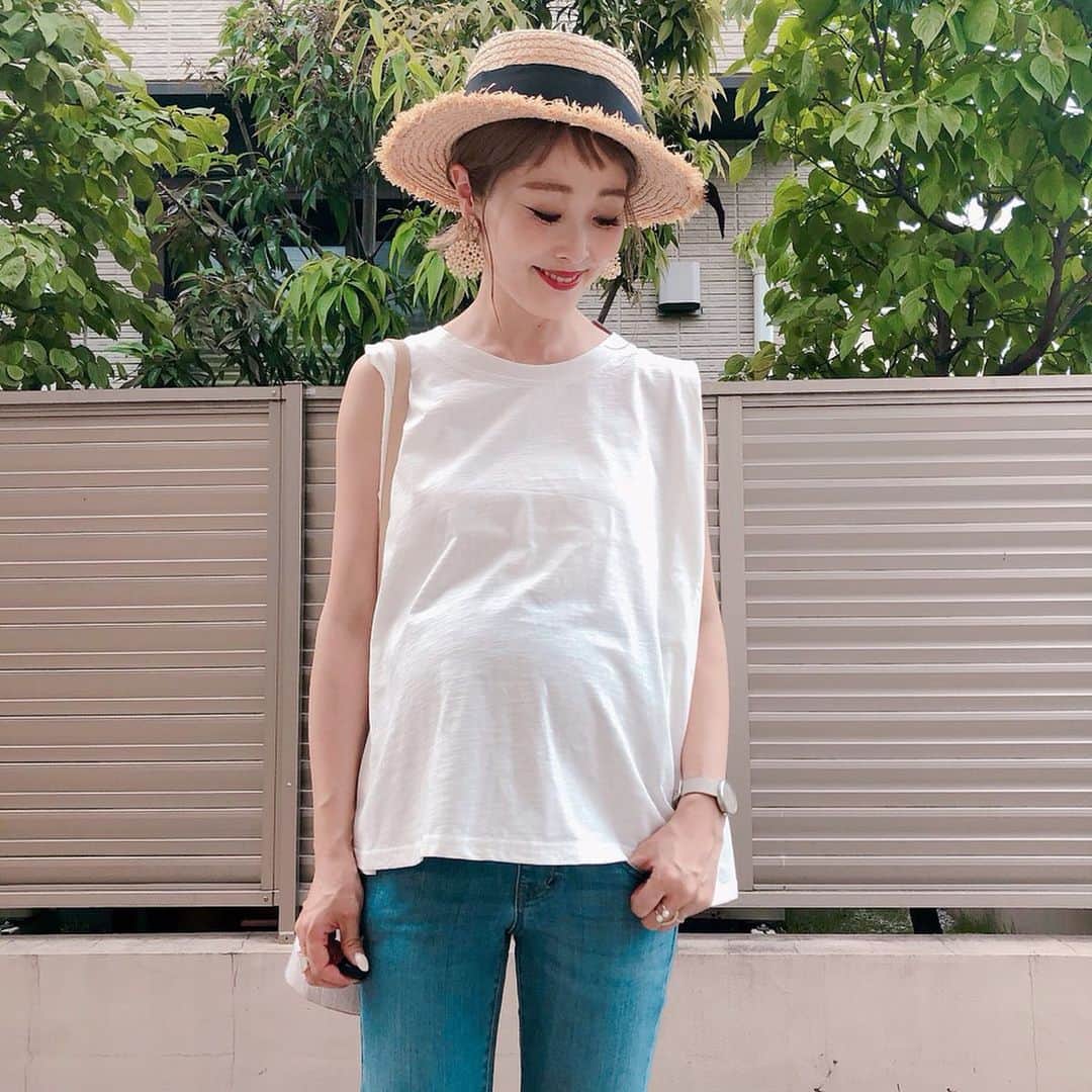 Kikuno Sayumiさんのインスタグラム写真 - (Kikuno SayumiInstagram)「〻Simple〻 ・ ・ ・ 今朝はすんごい雨😫 ・ 丁度通学時間帯だったから心配だったなぁ。 ・ ・ コーデ ・ @rico_select のシンプルなタンクトップが使える！ ・ こういう形って涼しいし、脇肉見えないから好き♡♡ゆったりシルエットで体型カバーもできる。 ・ 今日21時から発売だよ☺︎ ・ ・ ・ tops▶ @rico_select bottoms▶ @uniqlo_ginza piece▶ @melo_accessory bag▶ @shes_closet hat▶ @mode_robe_official 去年の shoes▶ @donobanweb ・ ・ ・ #ファッション#コーデ#fashion#ママ#ママコーデ#プチプラコーデ#大人カジュアル#ヘアアレンジ#大人可愛い#ジユジョ#패션스타그램#옷스타그램#シンプルコーデ#158cmコーデ #158cm #マタニティコーデ #夏コーデ#ぷんにー#妊娠9ヶ月#妊娠後期#マタニティウルトラストレッチジーンズ #ユニジョ#uniqloginza #instalove#mamagirl#ママリ#ママリファッション#locari#lucrajp#令和ベイビー」7月4日 10時33分 - sayumikikuno