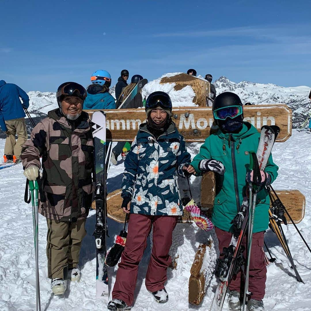 上田ユキエさんのインスタグラム写真 - (上田ユキエInstagram)「Nov to July. ５月イチバン‼️ Can you believe it snowed the most in May?! 😳@mammothmountain #mammothsummitselfie #mammothlife #snowboarding #family  #スノーボード #マンモスマウンテン」7月4日 10時26分 - yukie_ueda