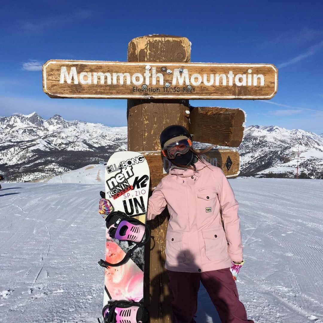 上田ユキエさんのインスタグラム写真 - (上田ユキエInstagram)「Nov to July. ５月イチバン‼️ Can you believe it snowed the most in May?! 😳@mammothmountain #mammothsummitselfie #mammothlife #snowboarding #family  #スノーボード #マンモスマウンテン」7月4日 10時26分 - yukie_ueda