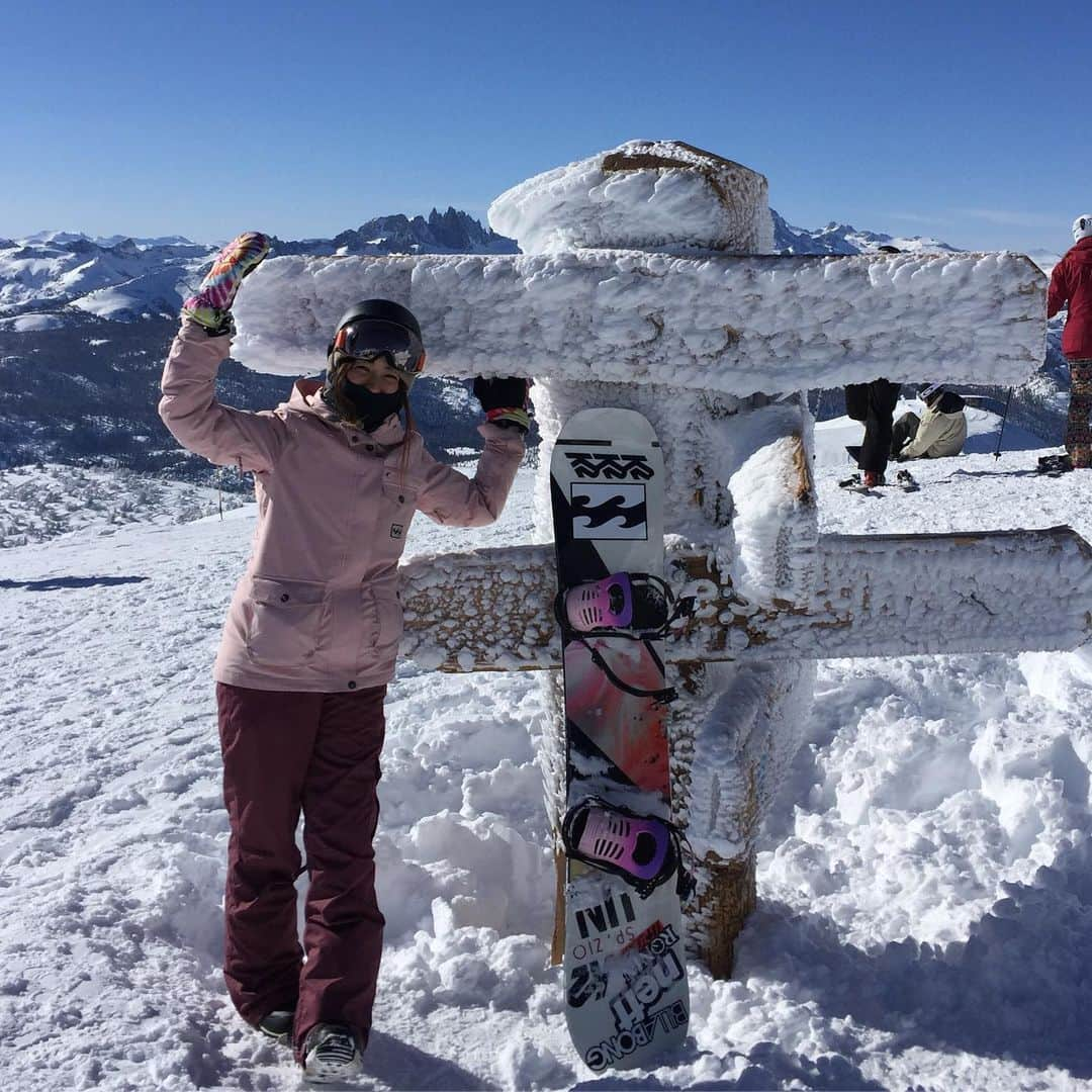 上田ユキエさんのインスタグラム写真 - (上田ユキエInstagram)「Nov to July. ５月イチバン‼️ Can you believe it snowed the most in May?! 😳@mammothmountain #mammothsummitselfie #mammothlife #snowboarding #family  #スノーボード #マンモスマウンテン」7月4日 10時26分 - yukie_ueda