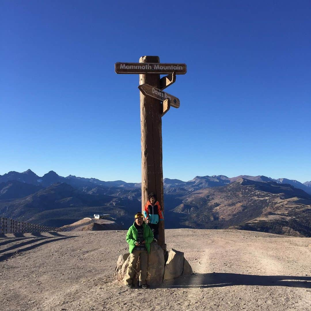 上田ユキエさんのインスタグラム写真 - (上田ユキエInstagram)「Nov to July. ５月イチバン‼️ Can you believe it snowed the most in May?! 😳@mammothmountain #mammothsummitselfie #mammothlife #snowboarding #family  #スノーボード #マンモスマウンテン」7月4日 10時26分 - yukie_ueda