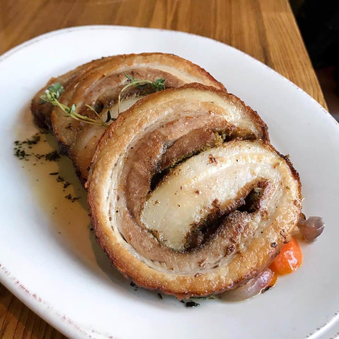 Eater LAさんのインスタグラム写真 - (Eater LAInstagram)「Meltingly tender porchetta. Our Eater LA Instagram editor @kateatsla says it’s her favorite dish from @thefactorykitchen. Hashtag #eaterla on your best photos for a chance to be featured.」7月4日 10時30分 - eater_la