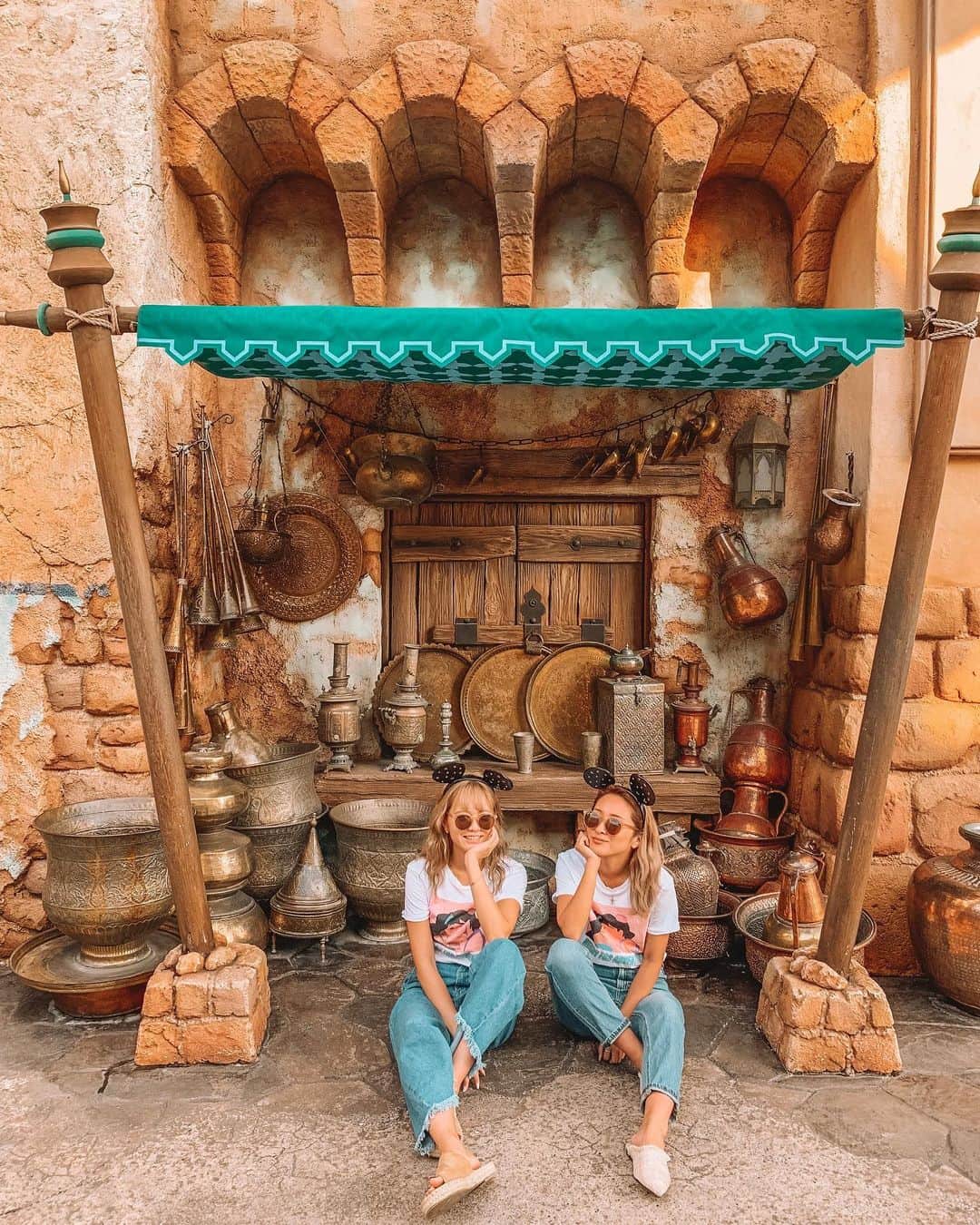 のインスタグラム：「ㅤㅤㅤㅤㅤㅤㅤㅤㅤㅤㅤㅤㅤ Araddin twins coode🧞‍♂️🔮 ㅤㅤㅤㅤㅤㅤㅤㅤㅤㅤㅤㅤㅤ アラジンコーデもしたし ドバイでアラジンコスメも買った💜(笑) ㅤㅤㅤㅤㅤㅤㅤㅤㅤㅤㅤㅤㅤ 映画いつみに行くか！(笑) はやく行きたいぃ🥺🌺 ㅤㅤㅤㅤㅤㅤㅤㅤㅤㅤㅤㅤㅤ  ㅤㅤㅤㅤㅤㅤㅤㅤㅤㅤㅤㅤㅤ ――――――――――――― ㅤㅤㅤㅤㅤㅤㅤㅤㅤㅤㅤㅤㅤ ㅤㅤㅤㅤㅤㅤㅤㅤㅤㅤㅤㅤㅤ 🗺 #日本 #japan  ㅤㅤㅤㅤㅤㅤㅤㅤㅤㅤㅤㅤㅤ 📍#TDS #tokyodisneysea #ディズニーシー  ㅤㅤㅤㅤㅤㅤㅤㅤㅤㅤㅤㅤㅤ ――――――――――――― ㅤㅤㅤㅤㅤㅤㅤㅤㅤㅤㅤㅤㅤ」