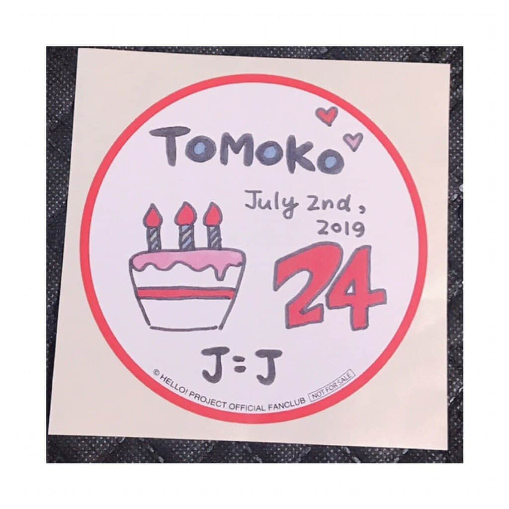 金澤朋子さんのインスタグラム写真 - (金澤朋子Instagram)「バースデーイベントオフショット Part.2〜📷🎂 ①途中で着替えた青ドレス👗 ②本番前そわそわしている私 ③いただいた真っ赤なケーキ ④全員にプレゼントしたステッカー  #juicejuice #金澤朋子  #バースデーイベント #オフショット  #青 #ドレス #赤 #スーツ  #真っ赤 #ケーキ #嬉しかった 💓 #プレゼント #ステッカー」7月4日 10時43分 - tomoko_kanazawa.official